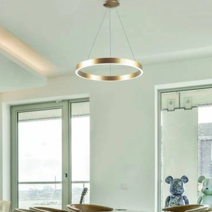 Oświetlenie nad wyspę kuchenną – najlepsze lampy wiszące i ustawienia CCT